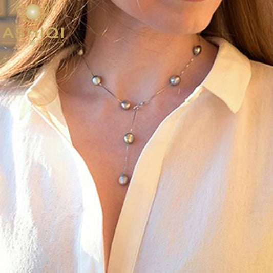 Pearl necklace worn by a person with a blurred background