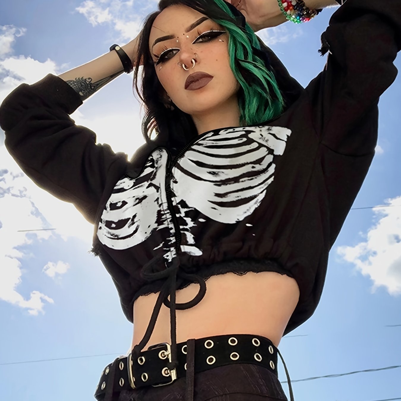 Gothic Skull Hoodie - Casual Short Halloween Design