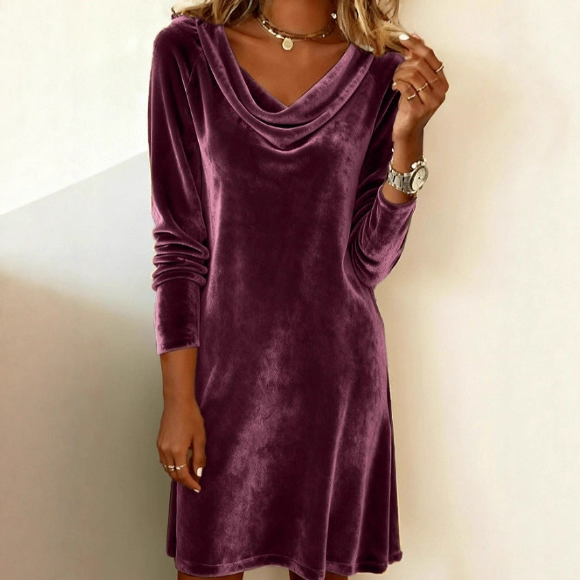 Elegant Velvet Dress in Solid Color - Timeless Style and Comfort