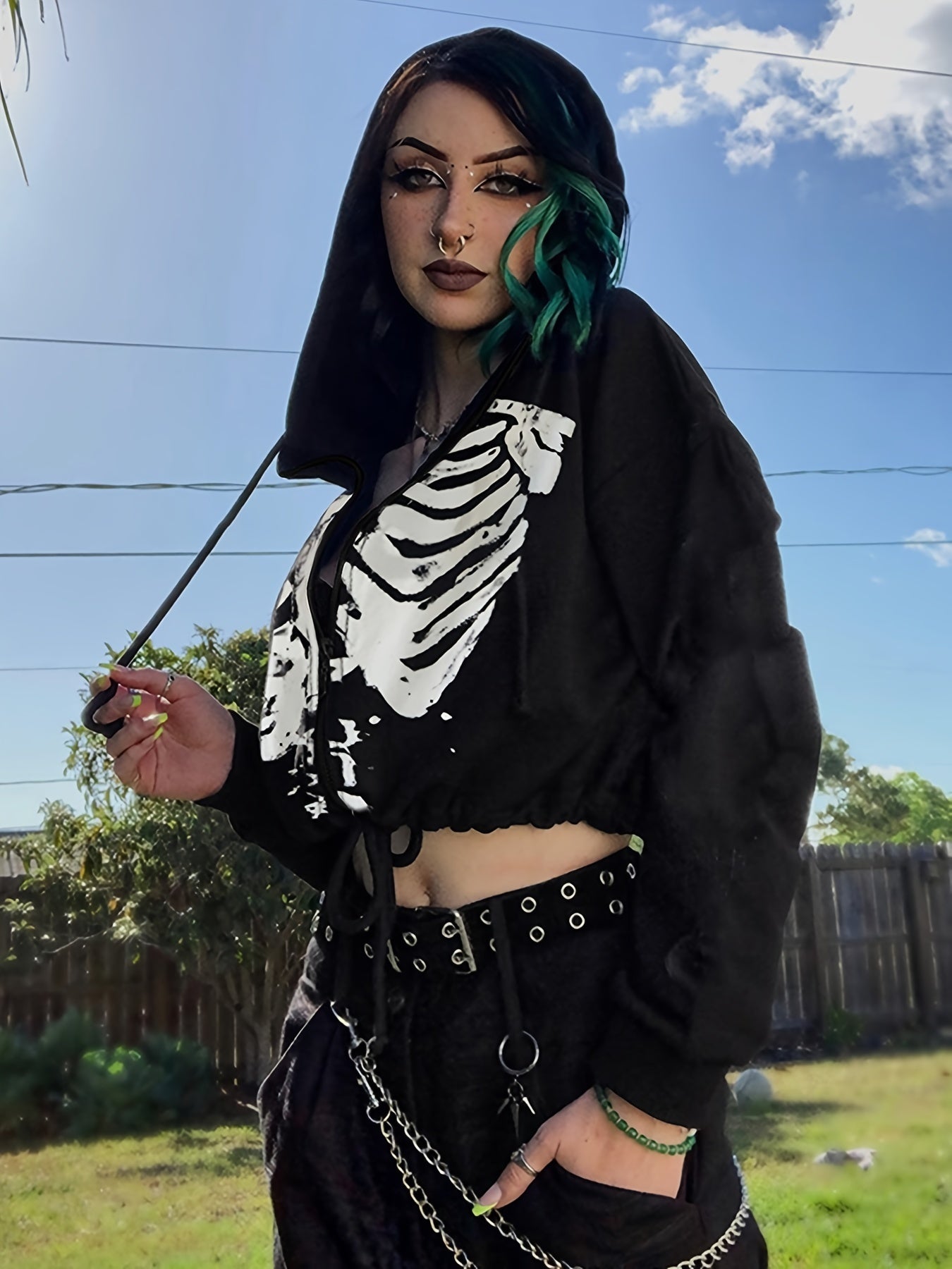 Gothic Skull Hoodie - Casual Short Halloween Design